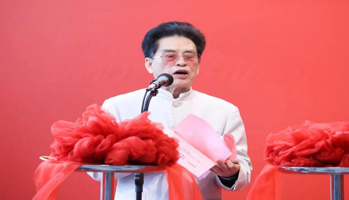 广西书法家协会名誉主席韦克义主持开幕式活动