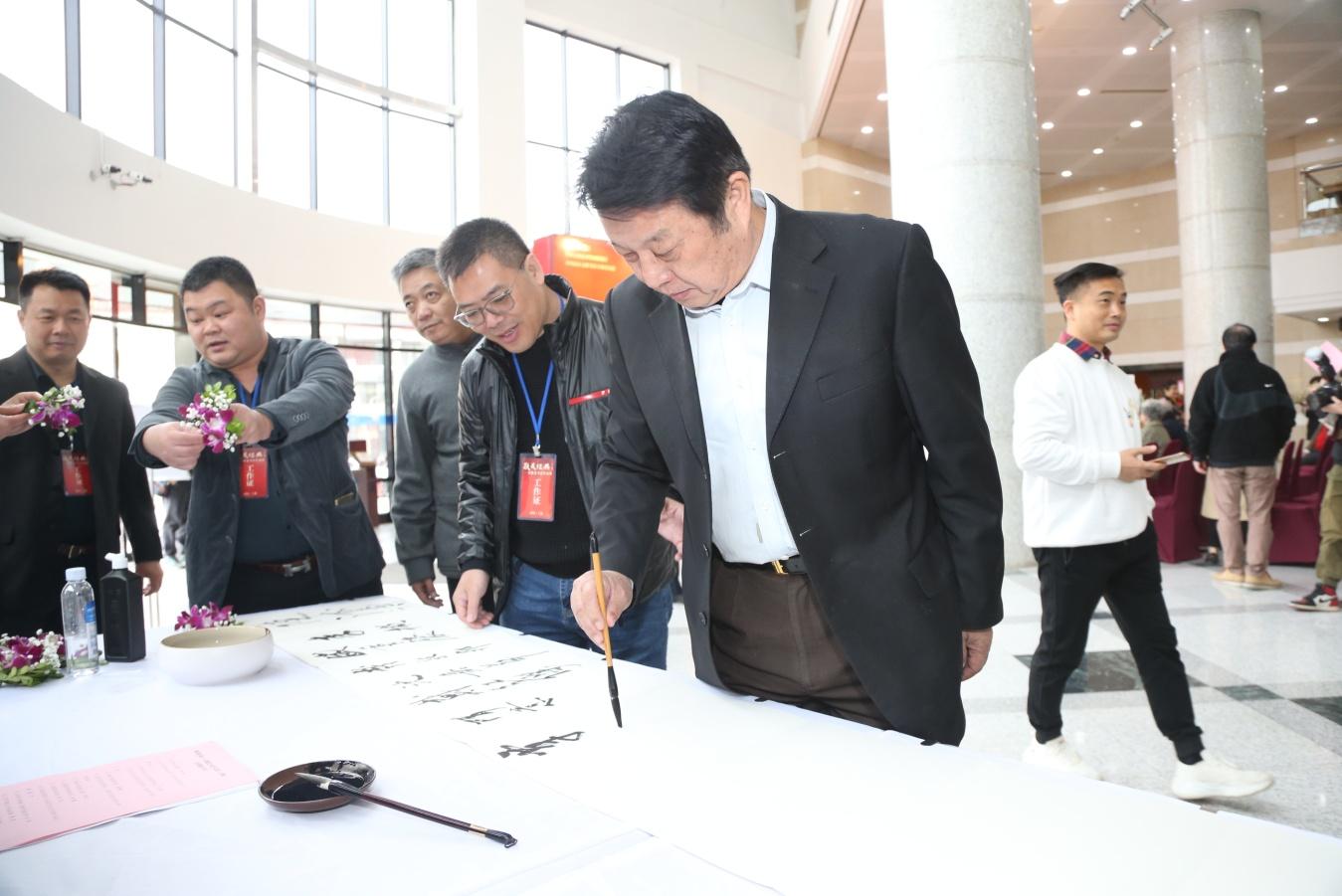 中国文联原常务副主席、全国政协书画室副主任