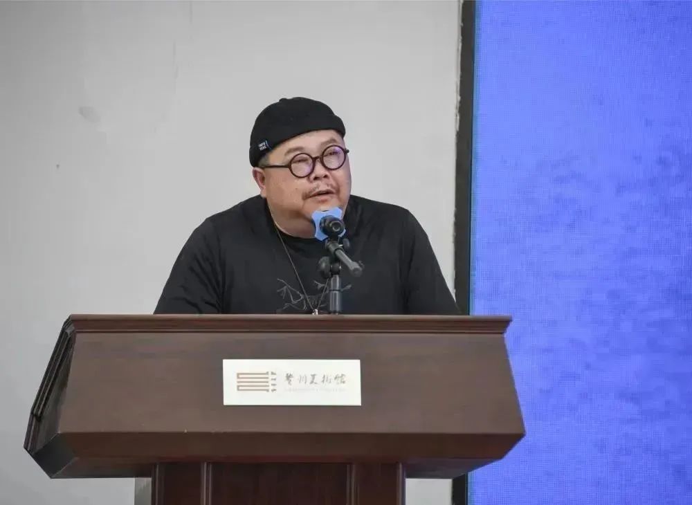 策展人敖谦介绍策展情况