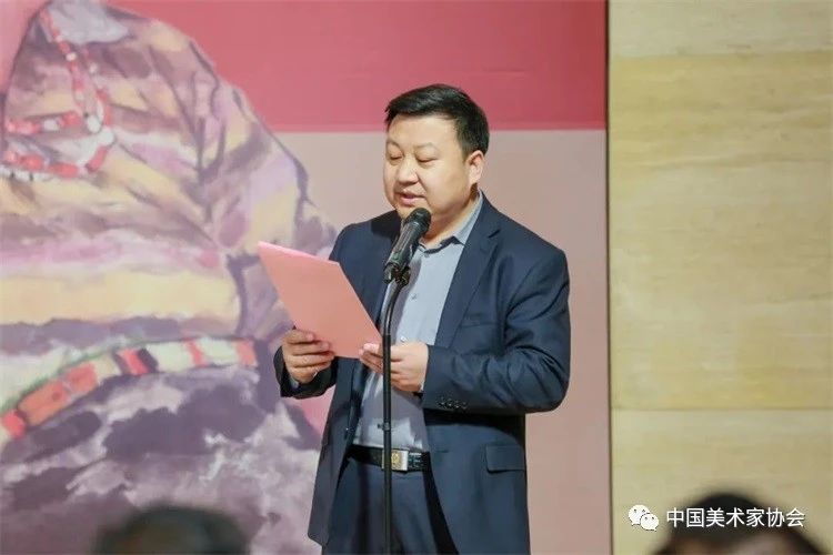 中国美术馆副馆长潘义奎主持开幕式