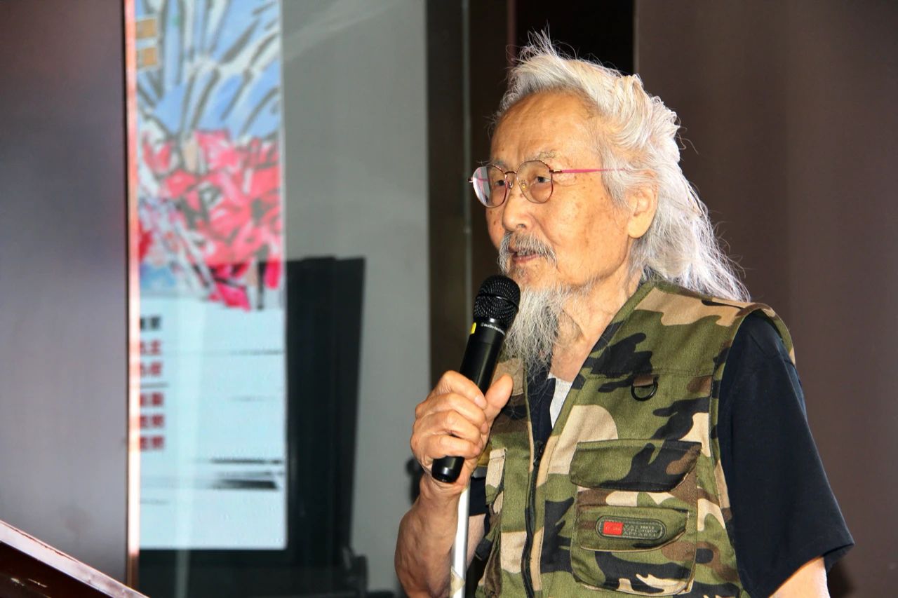 着名画家、八十三岁高龄的张杲先生致辞