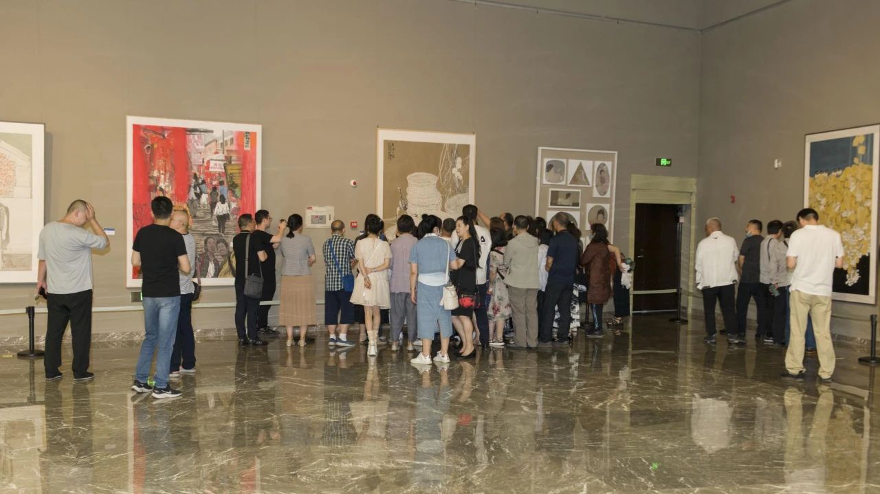 蓝色齐鲁·首届山东省新文艺群体美术作品展展览现场