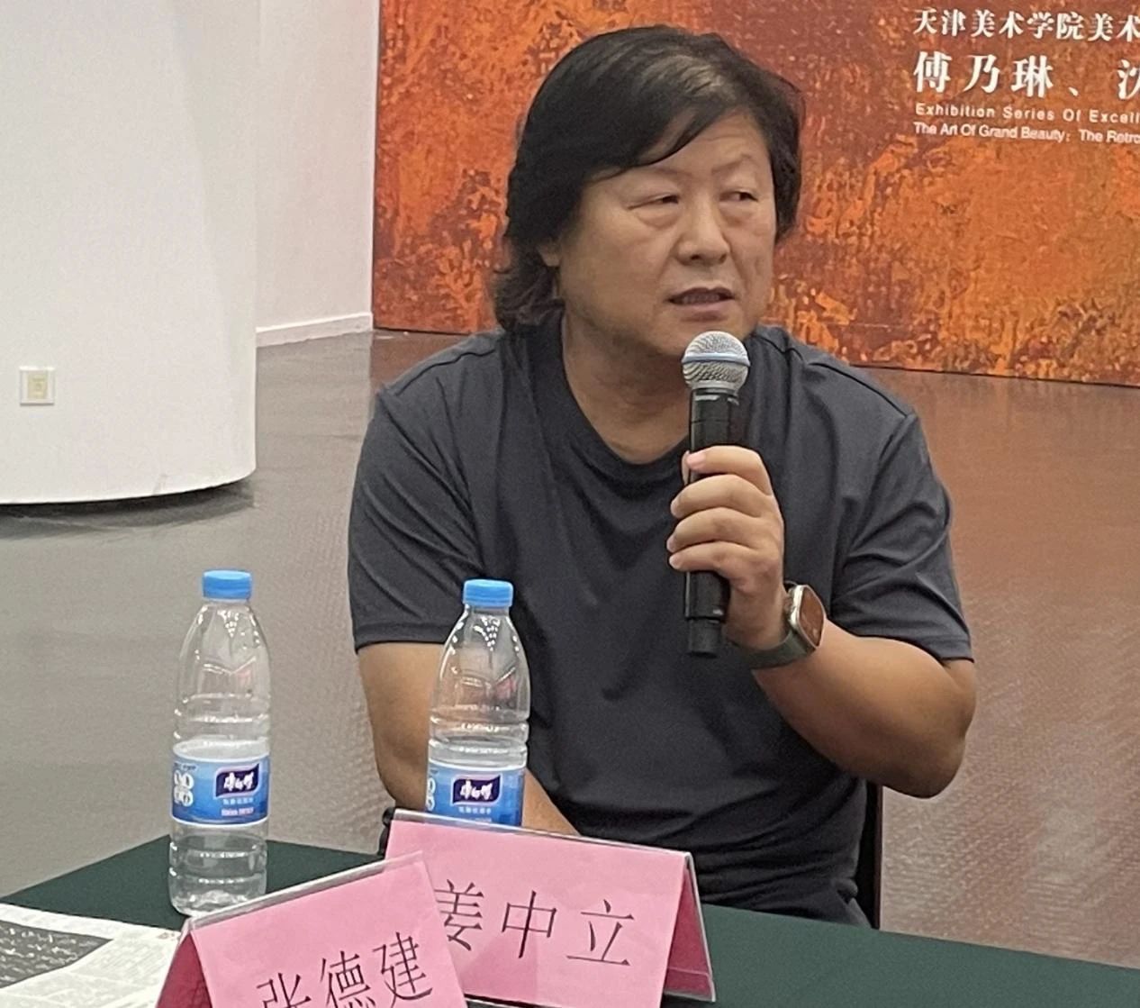 天津美术学院教授、艺术家姜中立