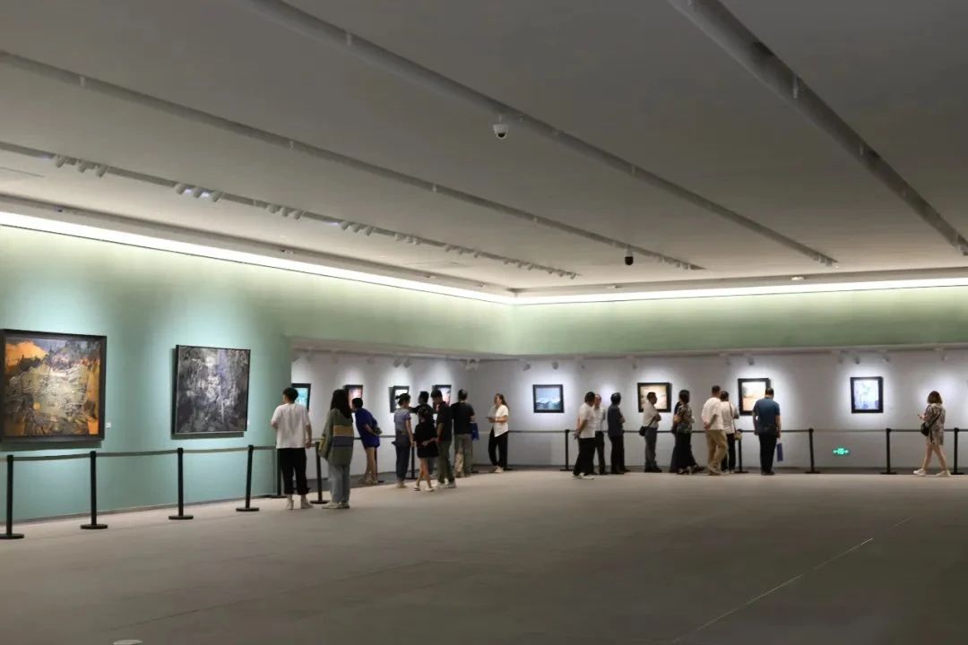 艺途同行——白羽平油画艺术暨北京画院白羽平工作室作品大同展观展现场