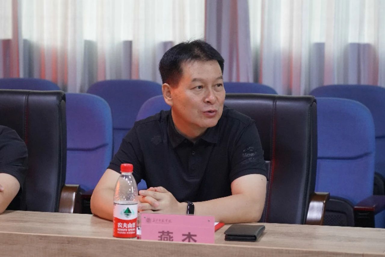 新当选的湖南省美术家协会动漫艺术委员会副主任燕杰发言