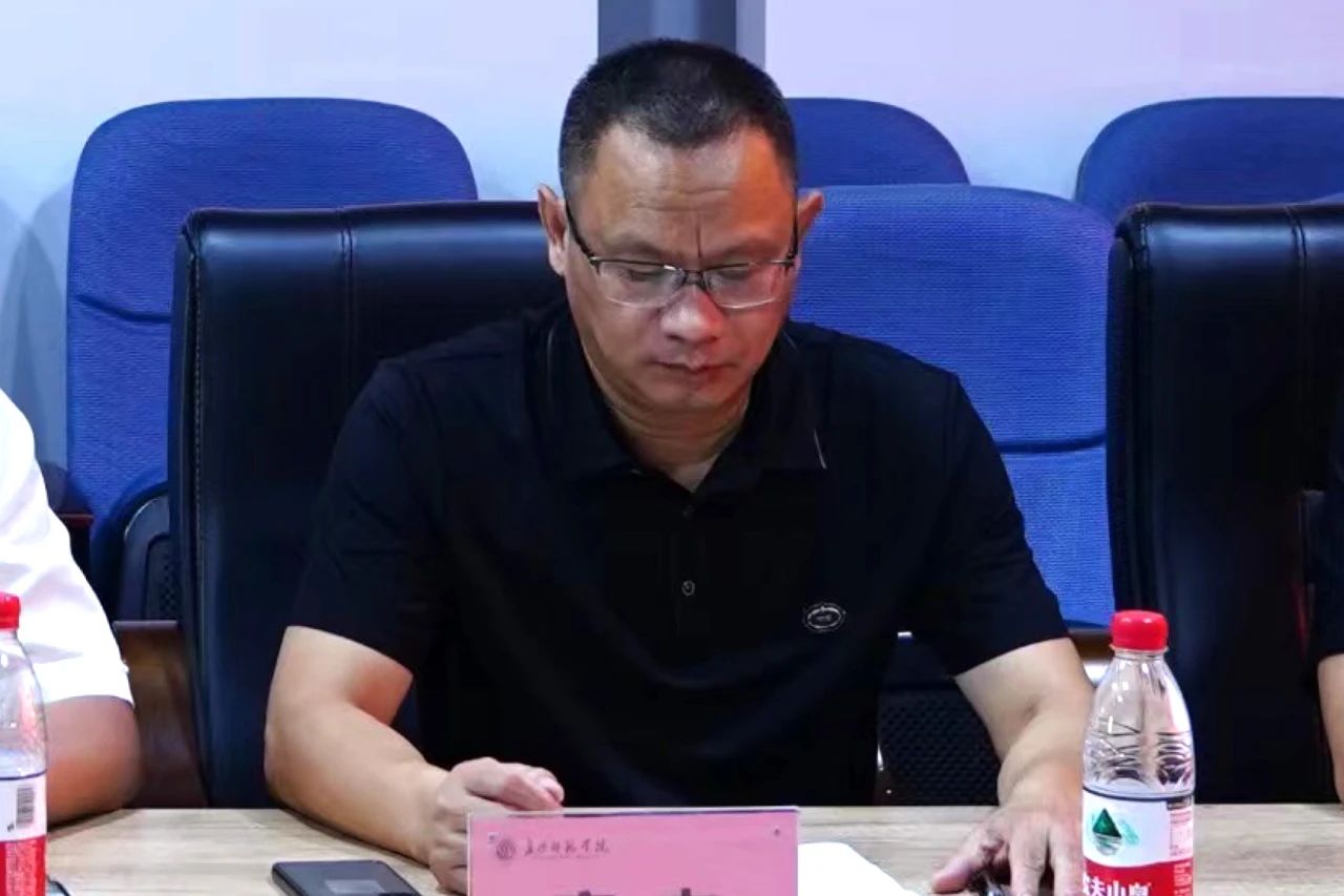 长沙师范学院美术与设计学院院长唐志致欢迎词