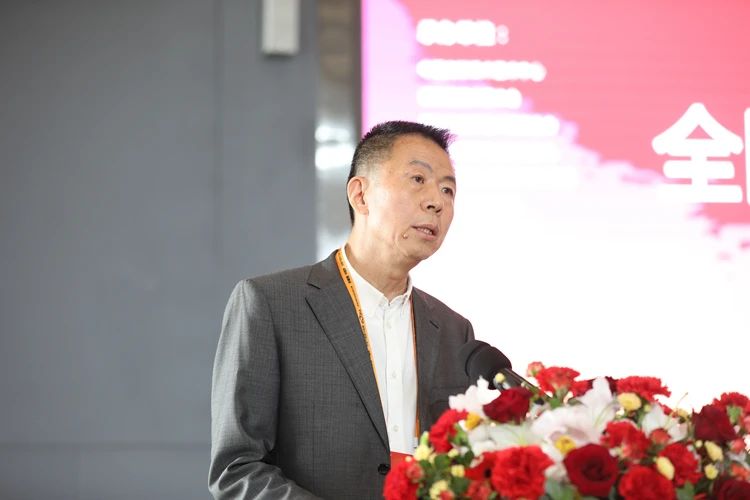 中国美术家协会副主席、河南省文联副主席、河南省美术家协会主席刘杰致辞